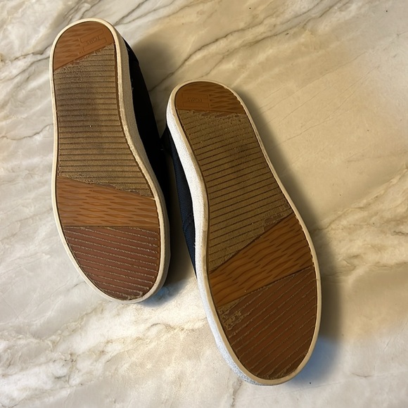 Tom’s Flat Black Shoes - Picture 7 of 14